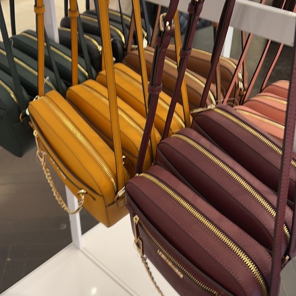 Michael Kors Jet Set Item Large East West Zip Chain Merlot Crossbody Bag
leather - Picture 6 of 16